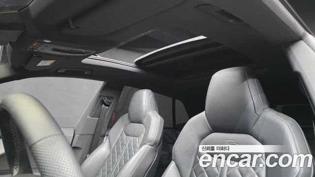 Audi Q7 2021 — ფოტო 18/20