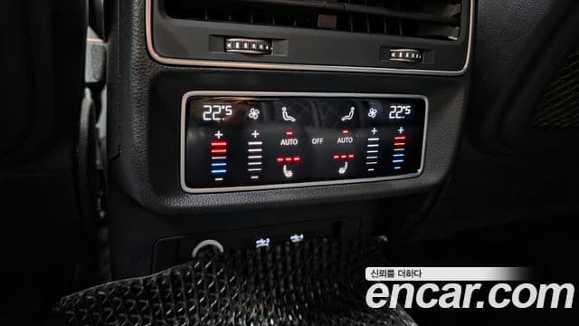 Audi Q7 2021 — ფოტო 19/20