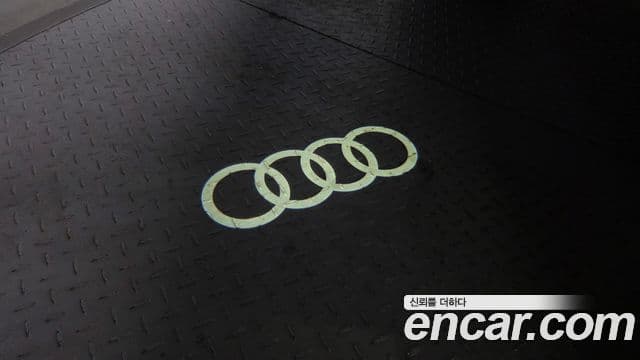 Audi Q7 2021 — ფოტო 20/20
