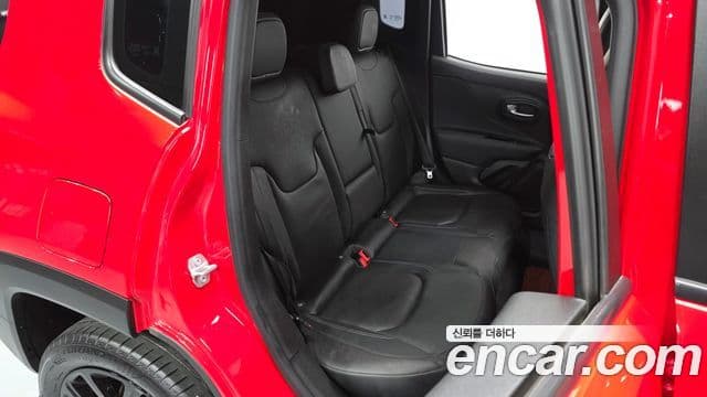 Jeep Renegade 2022 — фото 12 из 20