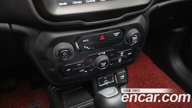 Jeep Renegade 2022 — Şəkil 17/20