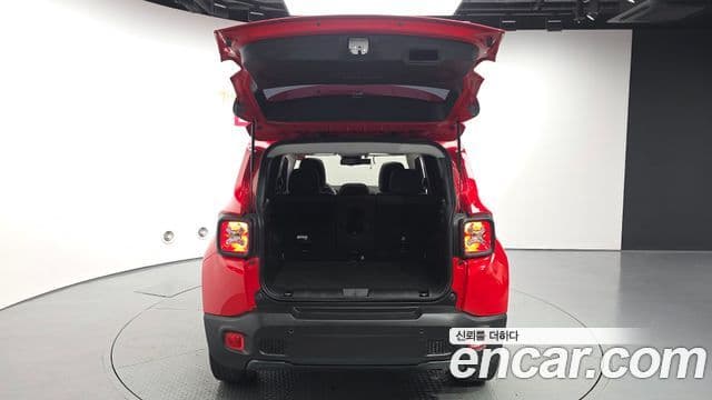 Jeep Renegade 2022 — фото 20 из 20