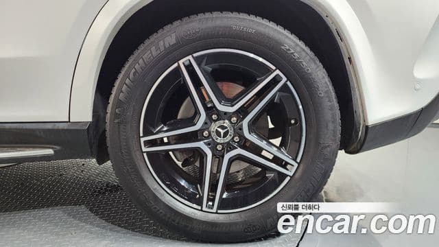 Mercedes-Benz GLE-Class 2019 — Şəkil 19/36