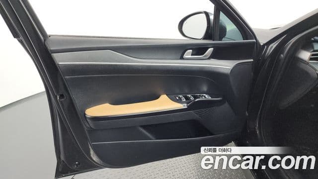Kia K5 2023 — Photo 8/33