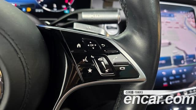 Mercedes-Benz S-Class 2021 — Photo 16/37