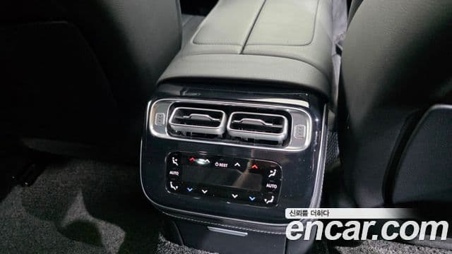 Mercedes-Benz S-Class 2021 — Photo 18/37