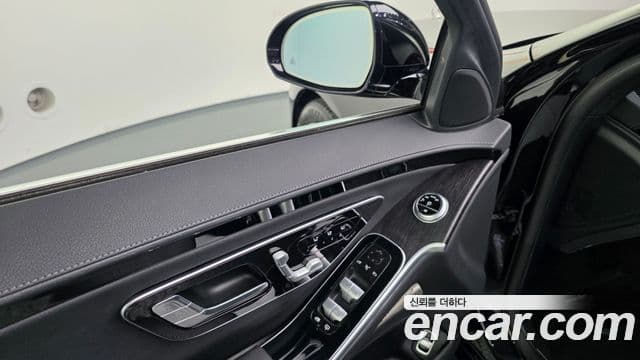 Mercedes-Benz S-Class 2021 — Photo 20/37