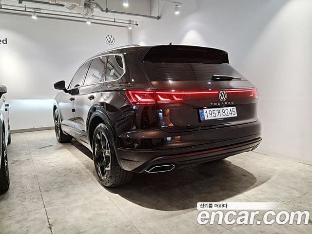 Volkswagen Touareg 2024 — ფოტო 2/15