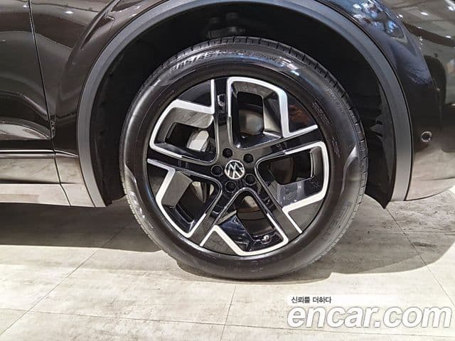 Volkswagen Touareg 2024 — ფოტო 4/15