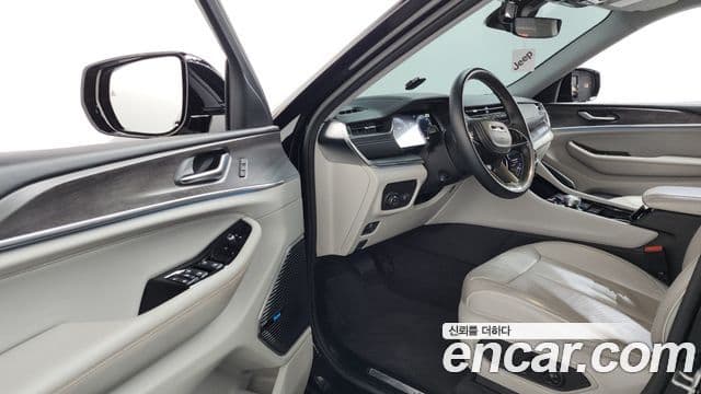 Jeep Grand Cherokee 2021 — Photo 12/20