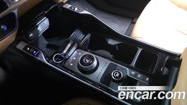 Kia Sorento 2023 — ფოტო 4/35