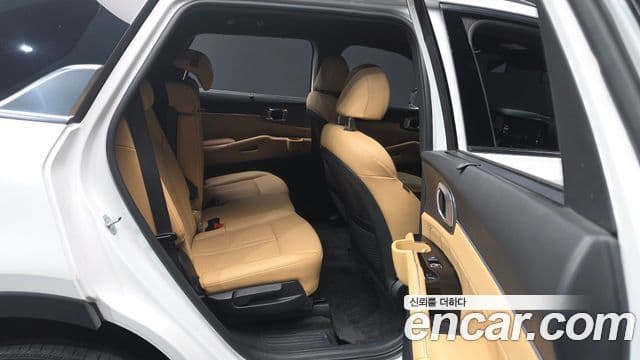 Kia Sorento 2023 — ფოტო 17/35