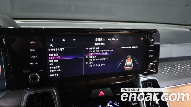 Kia Sorento 2023 — ფოტო 28/35