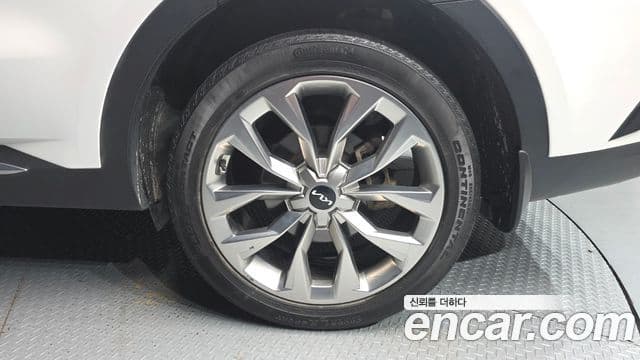 Kia Sorento 2023 — ფოტო 5/35