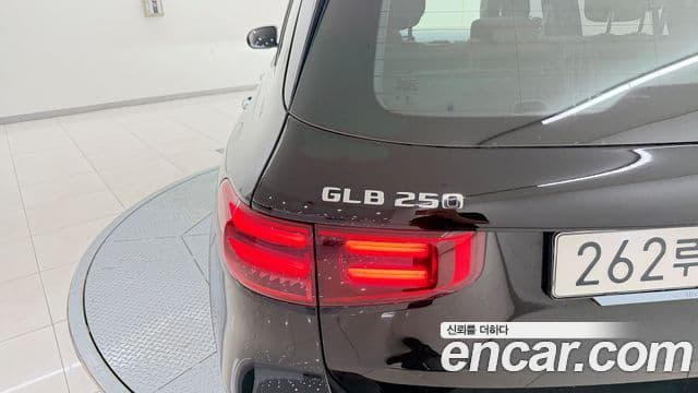 Mercedes-Benz GLB-Class 2025 — фото 11 из 20