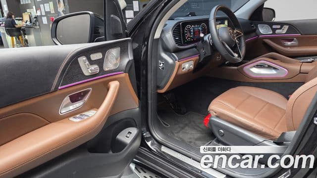 Mercedes-Benz GLE-Class 2025 — Photo 17/32