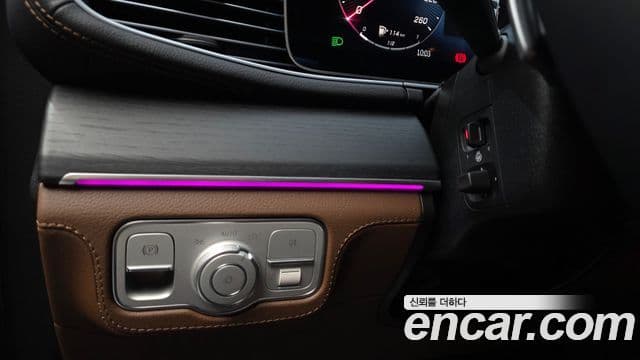 Mercedes-Benz GLE-Class 2025 — Photo 14/32