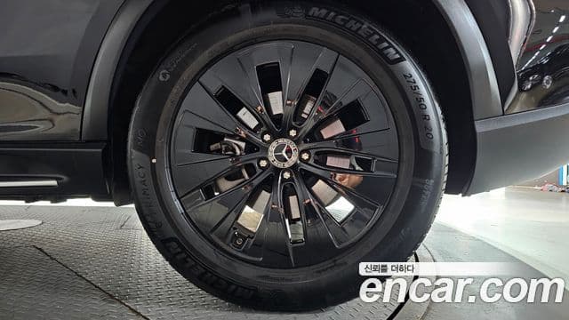 Mercedes-Benz GLE-Class 2025 — Photo 18/32
