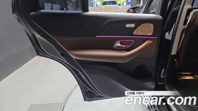 Mercedes-Benz GLE-Class 2025 — Photo 16/32