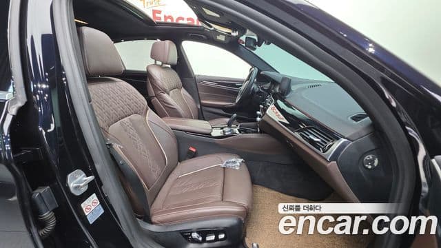BMW 5 Series 2019 — Şəkil 10/20