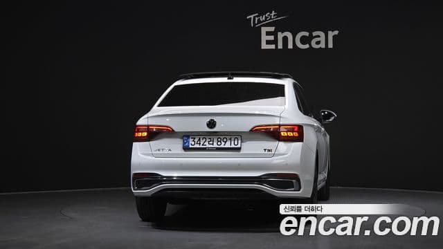 Volkswagen Jetta 2023 — Şəkil 4/20