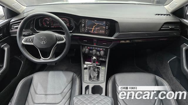 Volkswagen Jetta 2023 — Şəkil 7/20
