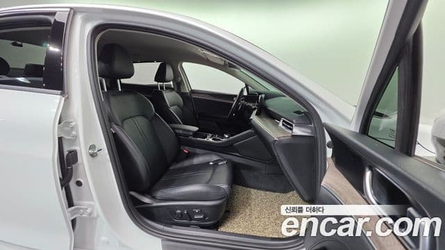 Kia K5 2022 — Şəkil 10/20
