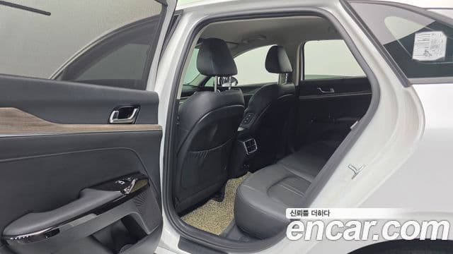Kia K5 2022 — Şəkil 17/20