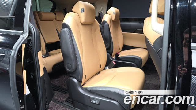 Kia Carnival 2022 — фото 12 из 20