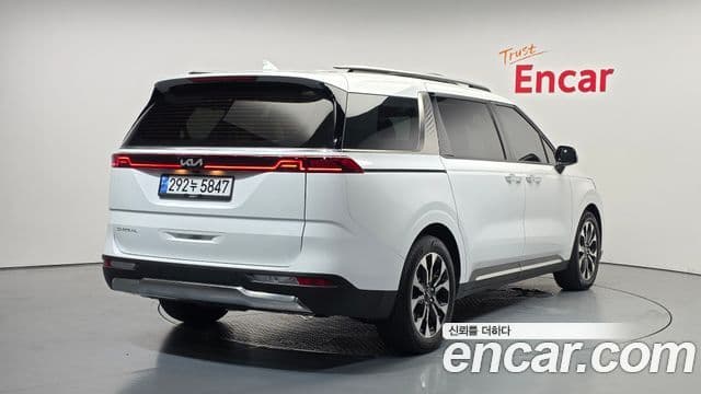 Kia Carnival 2022 — ფოტო 2/20
