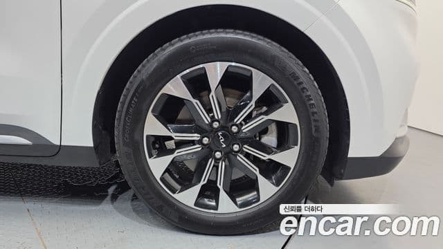 Kia Carnival 2022 — ფოტო 5/20