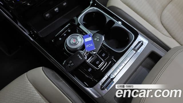 Kia Carnival 2022 — фото 9 из 20
