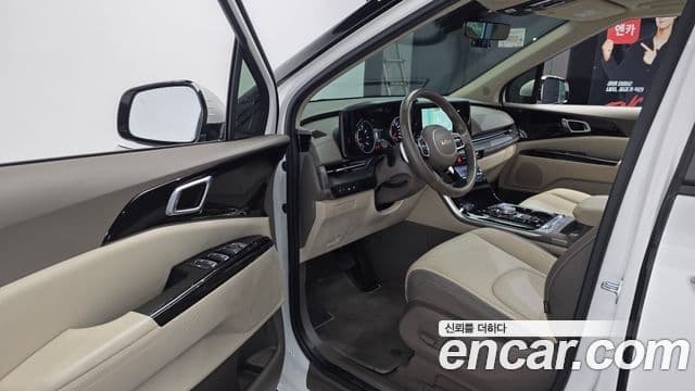 Kia Carnival 2022 — фото 10 из 20