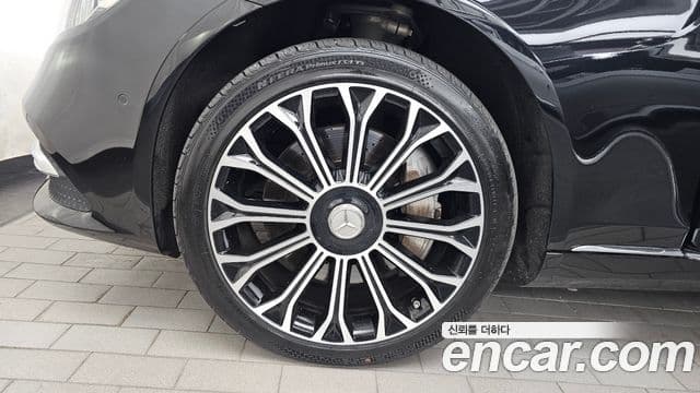 Mercedes-Benz S-Class 2020 — Photo 10/35