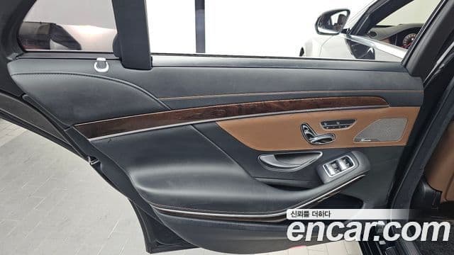 Mercedes-Benz S-Class 2020 — Photo 25/35