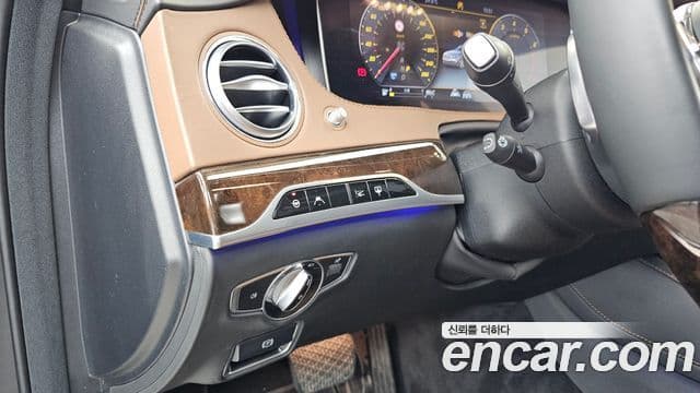 Mercedes-Benz S-Class 2020 — Photo 5/35