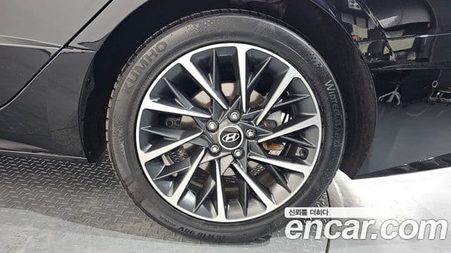 Hyundai Sonata Hybrid 2023 — Photo 16/38