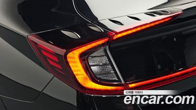 Hyundai Sonata Hybrid 2023 — Photo 34/38