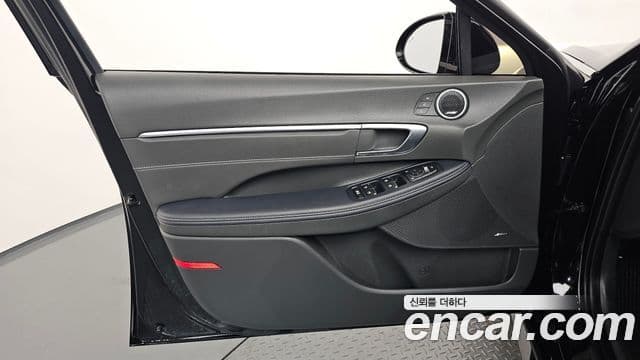 Hyundai Sonata Hybrid 2023 — Photo 12/38