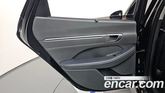 Hyundai Sonata Hybrid 2023 — Photo 35/38