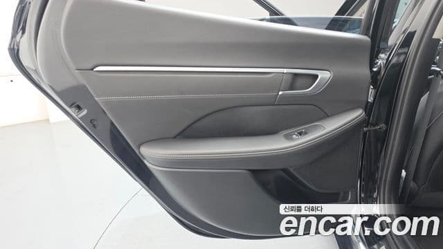 Hyundai Sonata Hybrid 2022 — Şəkil 15/31