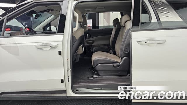 Kia Carnival 2024 — Фото 12/20