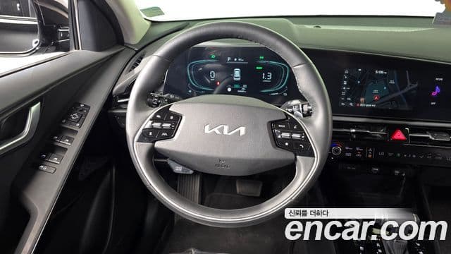 Kia Niro 2022 — ფოტო 13/20