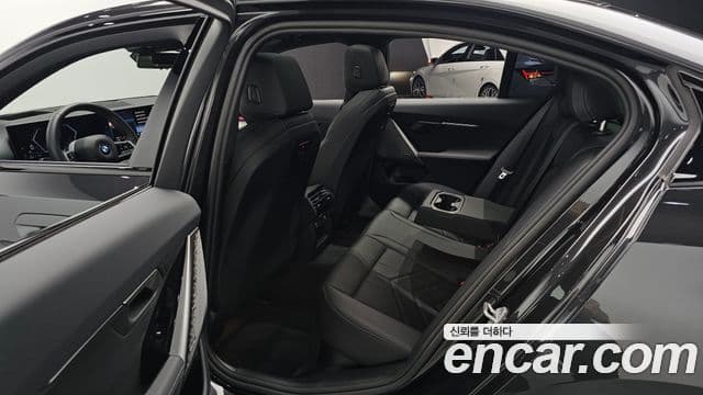 BMW 5 Series 2025 — ფოტო 12/20