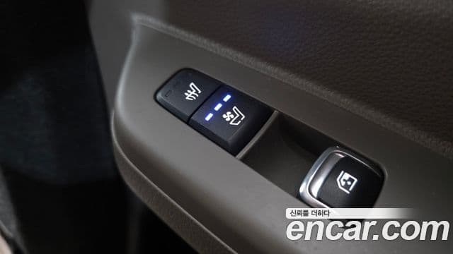 Kia Carnival 2024 — ფოტო 19/20