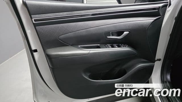 Hyundai Tucson Hybrid 2023 — Photo 16/30