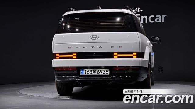 Hyundai Santa Fe 2023 — Photo 8/20