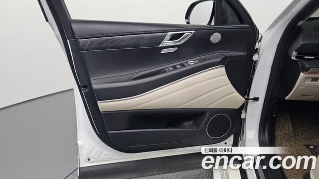 Genesis GV80 2023 — Photo 19/31