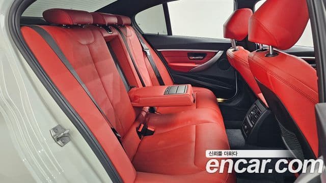 BMW 3 Series 2018 — Şəkil 13/20