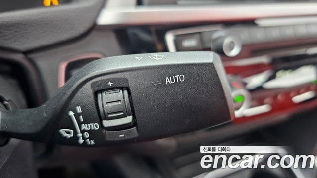 BMW 3 Series 2018 — фото 14 из 20
